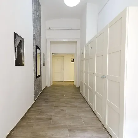 Centre Loft Next To Synagogue *